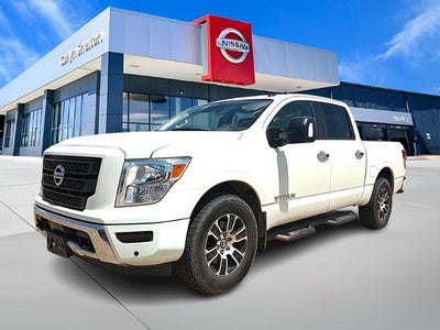 2021 Nissan Titan 4x4 Crew Cab SV