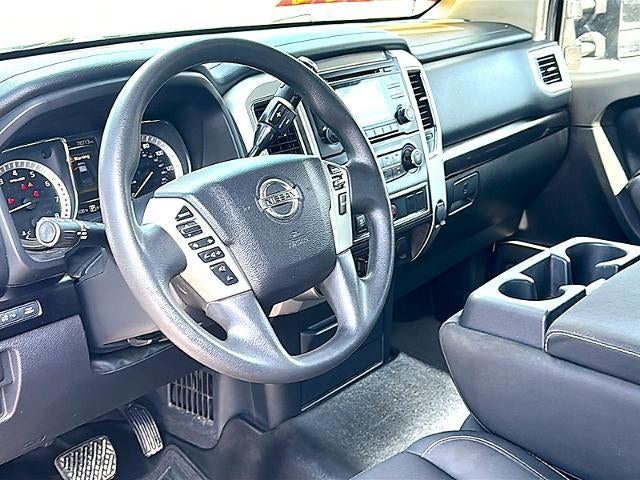 2017 Nissan Titan XD 4x4 Gas Crew Cab SV