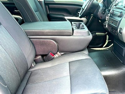2017 Nissan Titan XD 4x4 Gas Crew Cab SV