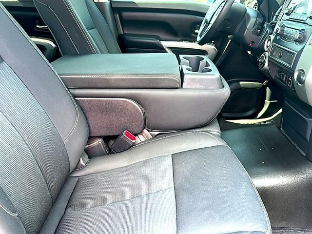 2017 Nissan Titan XD 4x4 Gas Crew Cab SV