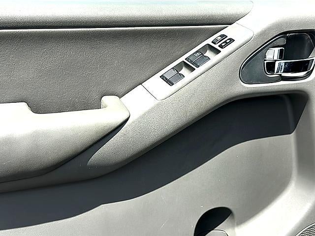 2010 Nissan Frontier 2WD Crew Cab SWB Auto LE