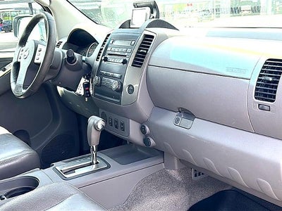 2010 Nissan Frontier 2WD Crew Cab SWB Auto LE