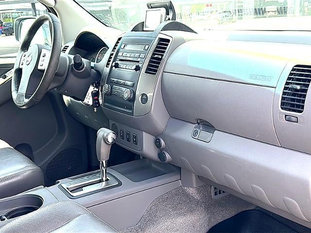 2010 Nissan Frontier 2WD Crew Cab SWB Auto LE