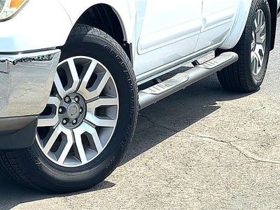 2010 Nissan Frontier 2WD Crew Cab SWB Auto LE
