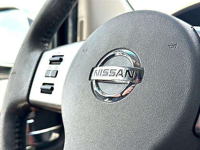 2010 Nissan Frontier 2WD Crew Cab SWB Auto LE