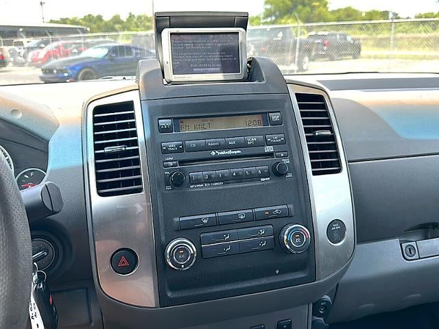 2010 Nissan Frontier 2WD Crew Cab SWB Auto LE