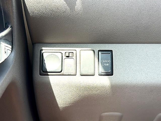 2010 Nissan Frontier 2WD Crew Cab SWB Auto LE