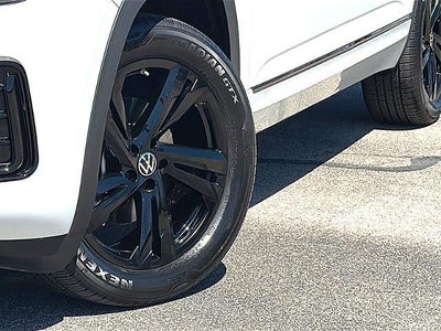 2025 Volkswagen Atlas Cross Sport 2.0T SEL R-Line Black 4MOTION