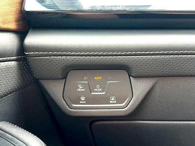 2025 Volkswagen Atlas 2.0T SE w/Technology FWD