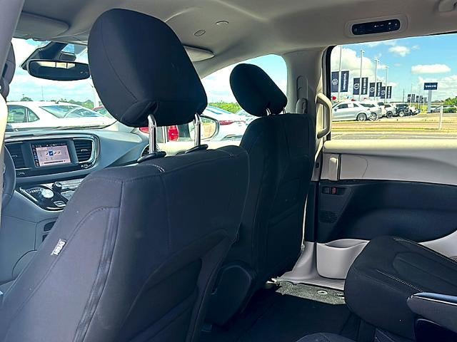 2023 Chrysler Voyager LX FWD