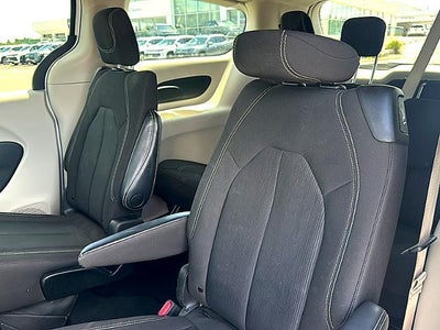 2023 Chrysler Voyager LX FWD