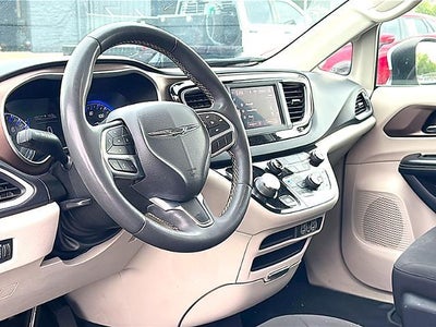 2022 Chrysler Voyager LX FWD