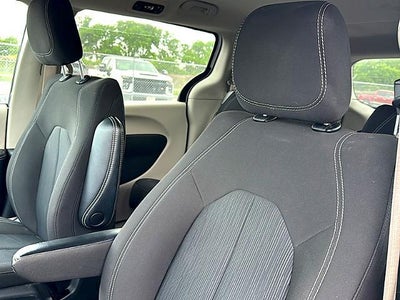 2022 Chrysler Voyager LX FWD