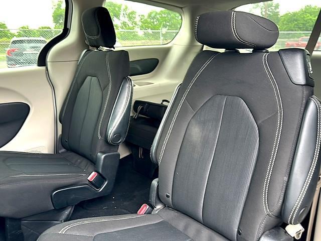 2022 Chrysler Voyager LX FWD