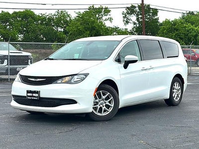 2022 Chrysler Voyager LX FWD