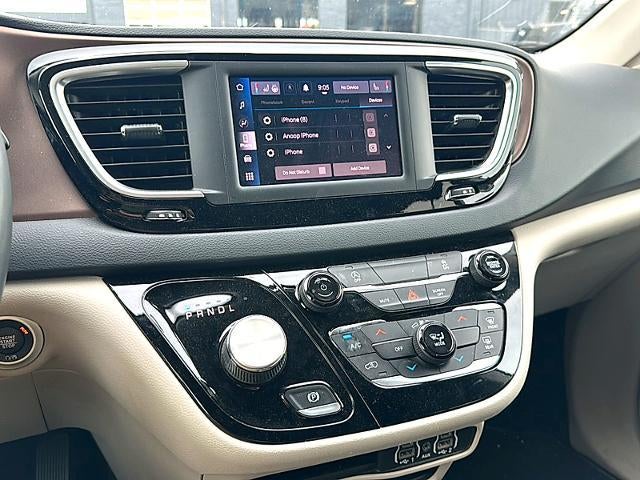 2022 Chrysler Voyager LX FWD