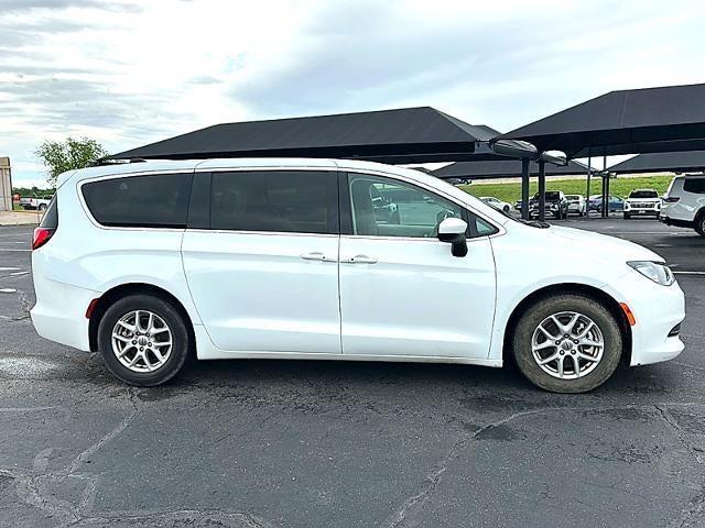 2022 Chrysler Voyager LX FWD