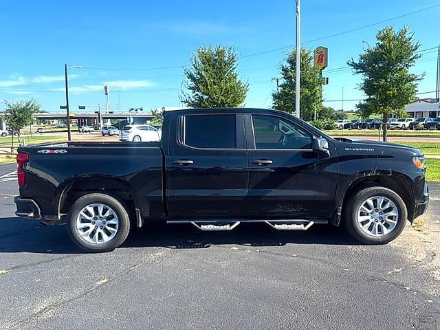2022 Chevrolet Silverado 1500 Crew Cab Short Box 4-Wheel Drive Custom