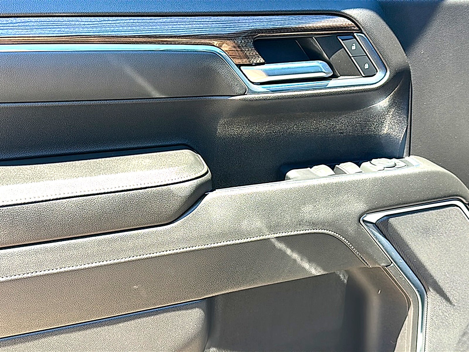 2023 Chevrolet Silverado 1500 4WD Crew Cab Short Bed LT with 2FL