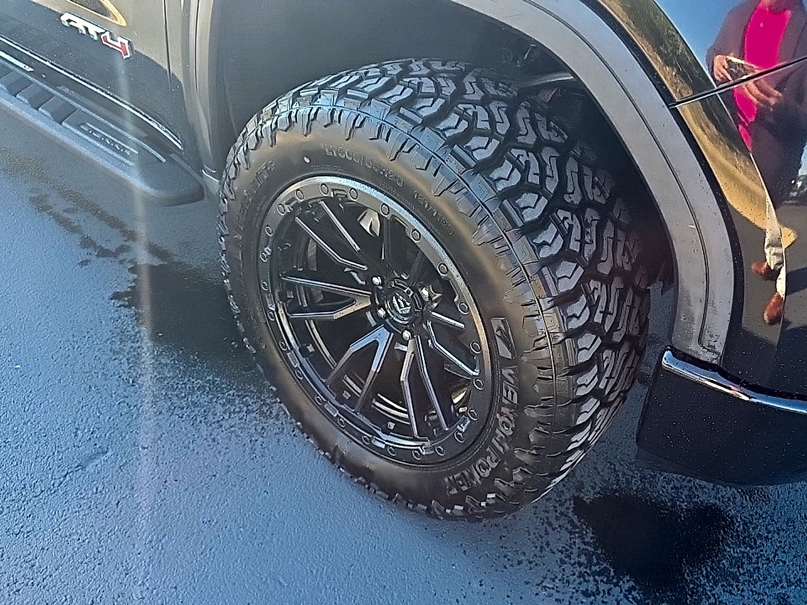 2022 GMC Sierra 1500 Limited 4WD Crew Cab Short Box AT4