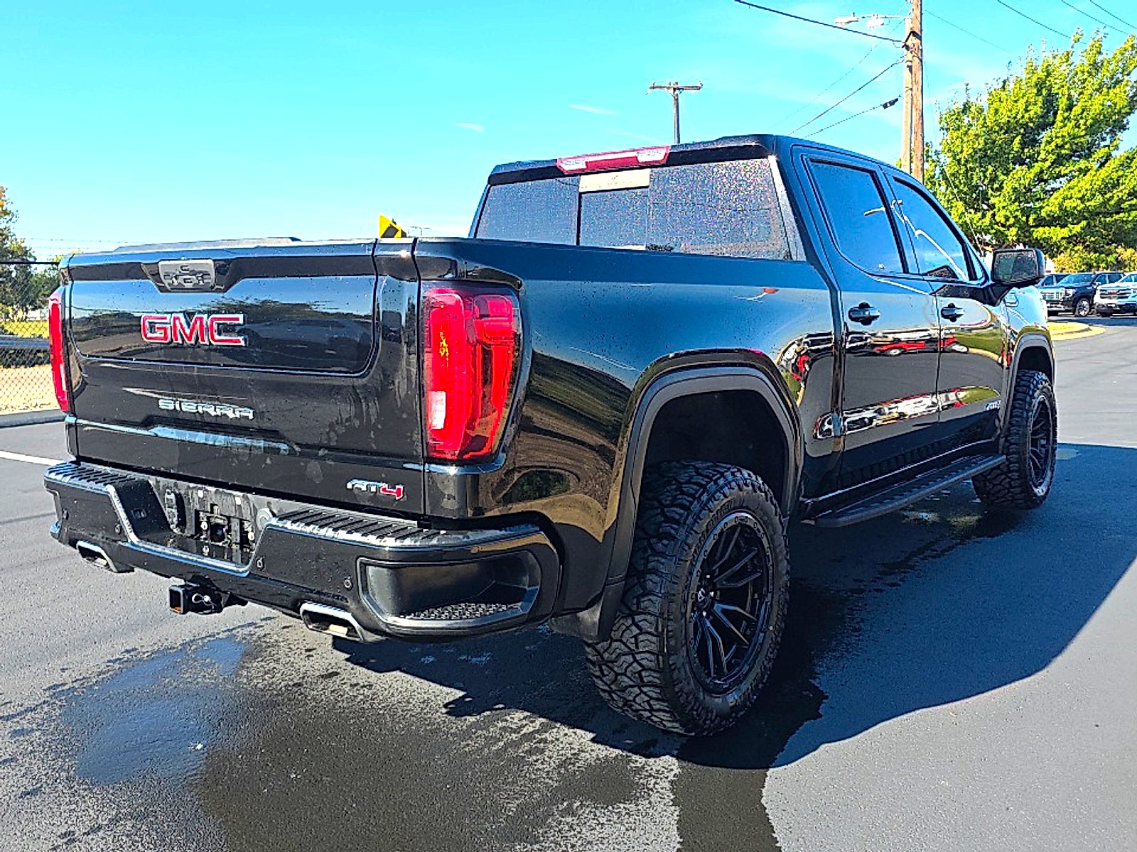 2022 GMC Sierra 1500 Limited 4WD Crew Cab Short Box AT4