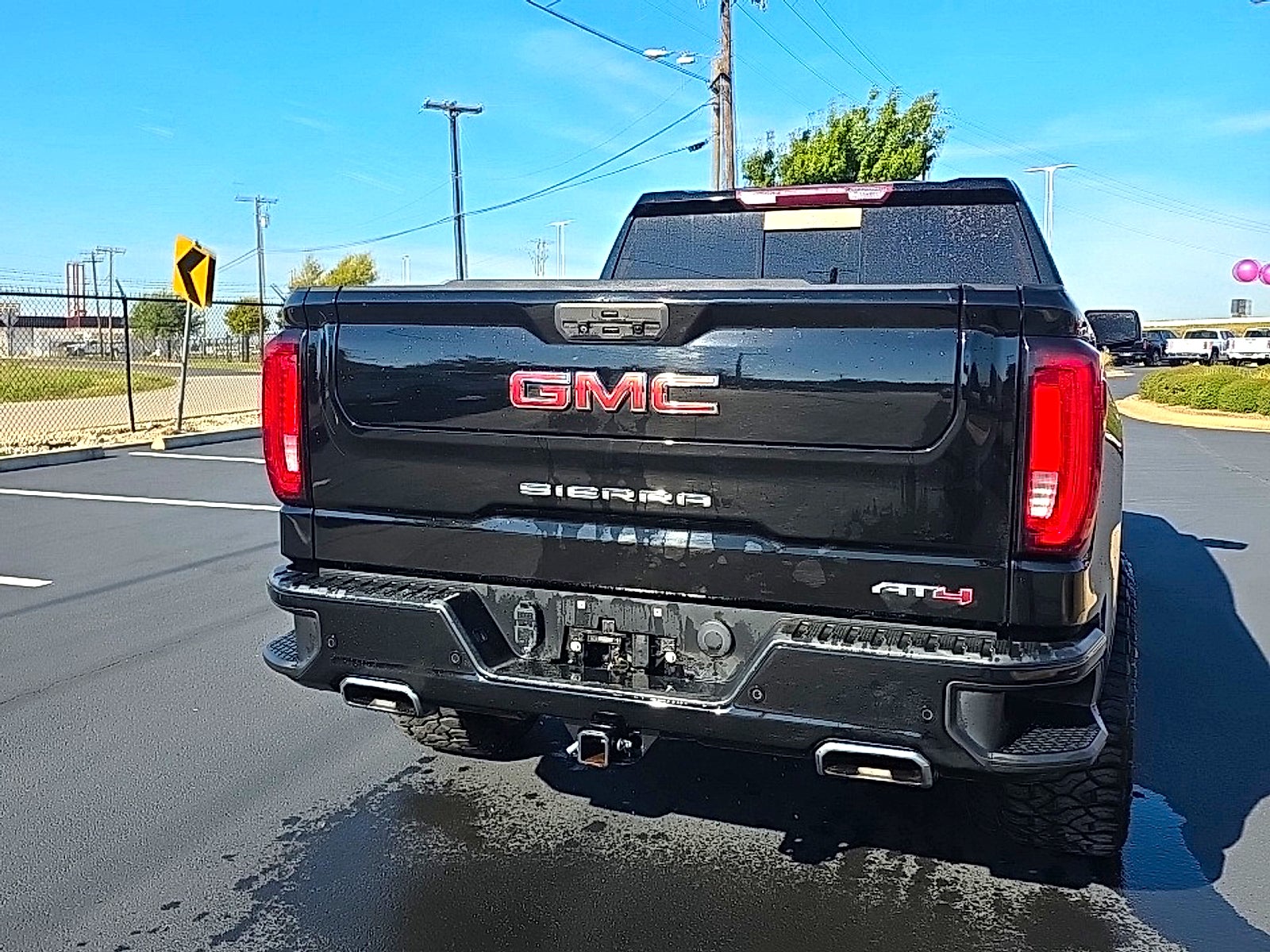 2022 GMC Sierra 1500 Limited 4WD Crew Cab Short Box AT4