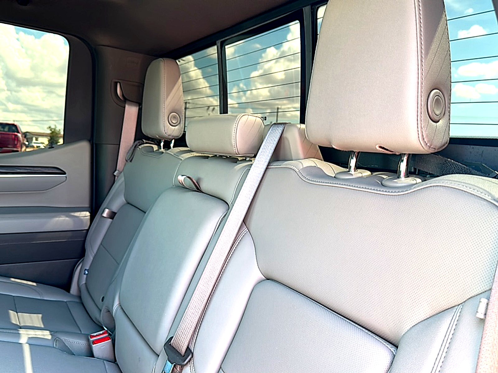 2025 GMC Sierra 1500 4WD Crew Cab Short Box SLT