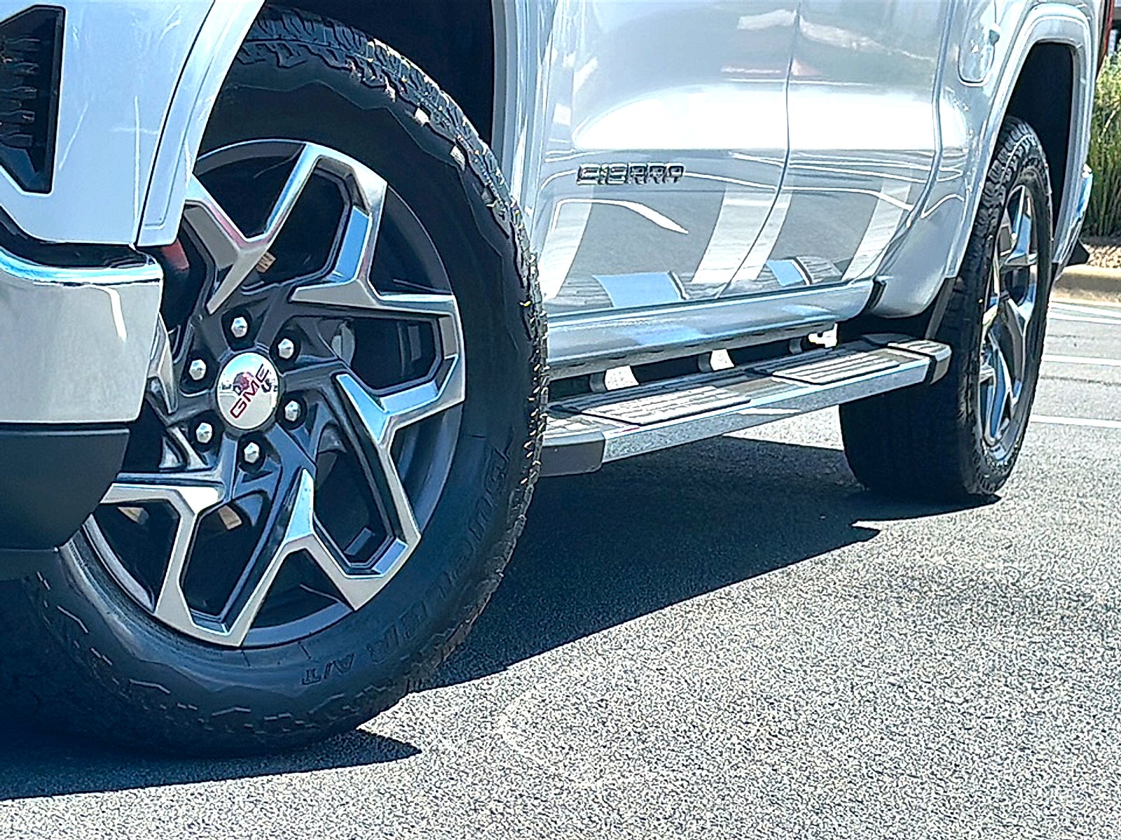 2025 GMC Sierra 1500 4WD Crew Cab Short Box SLT