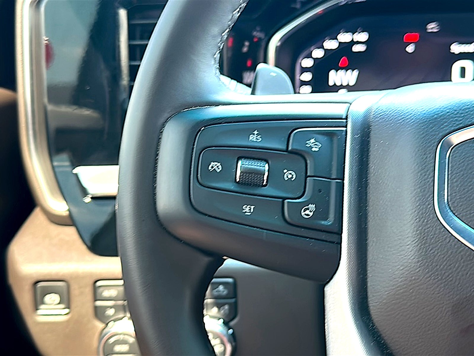 2025 GMC Sierra 1500 4WD Crew Cab Short Box SLT