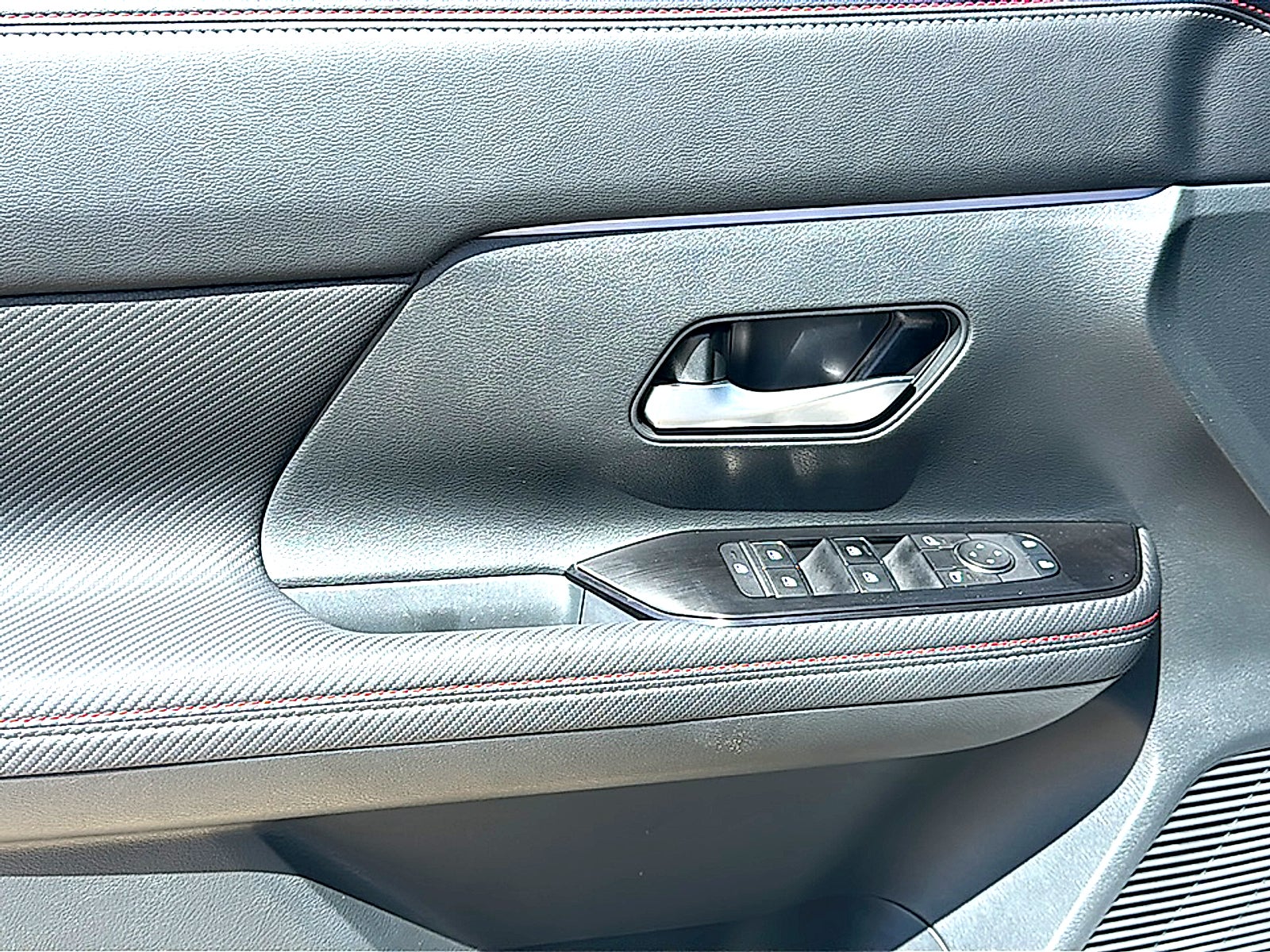 2025 Nissan Kicks SR FWD