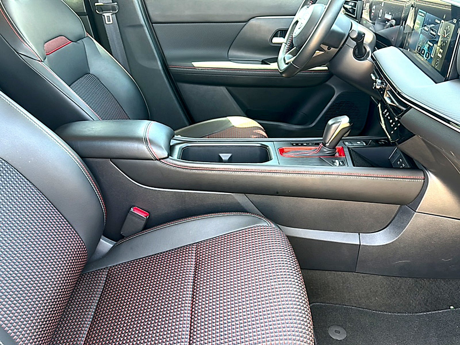 2025 Nissan Kicks SR FWD