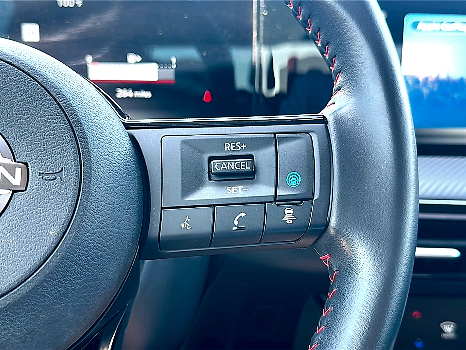 2025 Nissan Kicks SR FWD