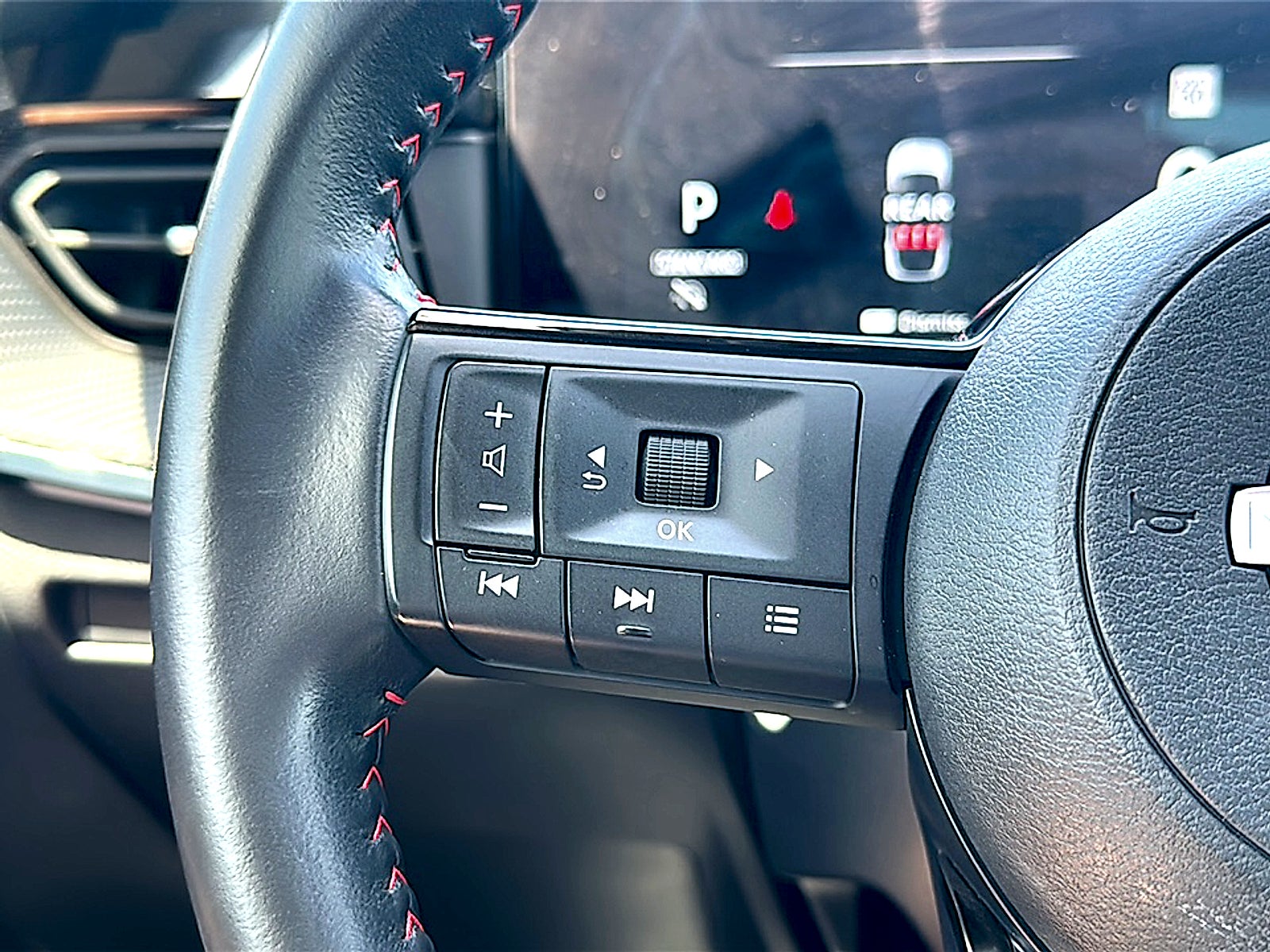 2025 Nissan Kicks SR FWD