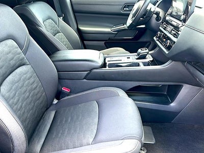 2025 Nissan Pathfinder SV 2WD