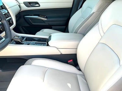 2025 Nissan Pathfinder SL 2WD