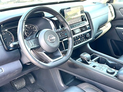 2023 Nissan Pathfinder SL 4WD