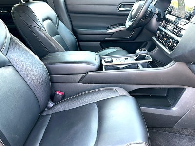 2023 Nissan Pathfinder SL 4WD