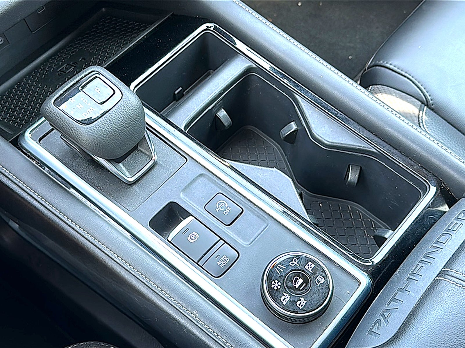 2023 Nissan Pathfinder SL 4WD