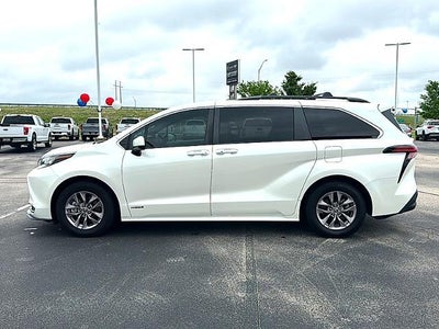 2021 Toyota Sienna XLE FWD 8-Passenger (Natl)
