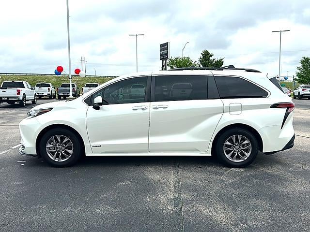 2021 Toyota Sienna XLE FWD 8-Passenger (Natl)