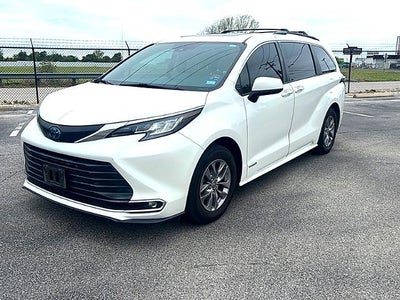 2021 Toyota Sienna XLE FWD 8-Passenger (Natl)