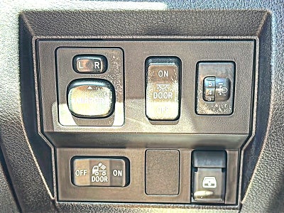 2017 Toyota Tundra SR5 5.7L V8