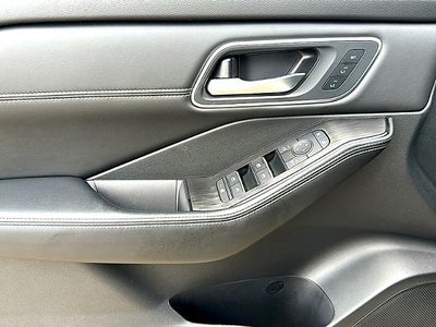 2025 Nissan Rogue AWD Platinum