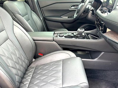 2025 Nissan Rogue AWD Platinum