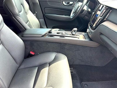 2022 Volvo XC60 B5 AWD Momentum