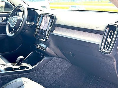2023 Volvo XC40 B5 AWD Core