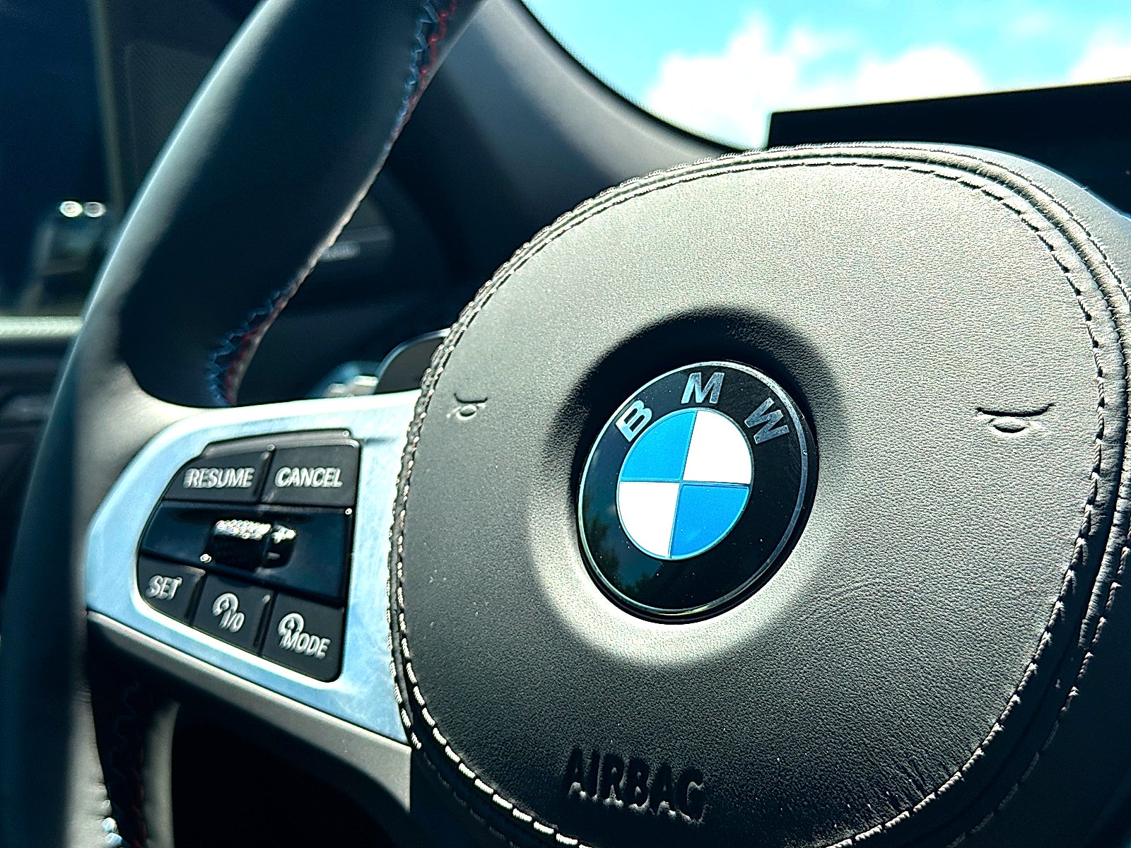2025 BMW X6 M60i