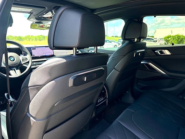 2025 BMW X6 M60i