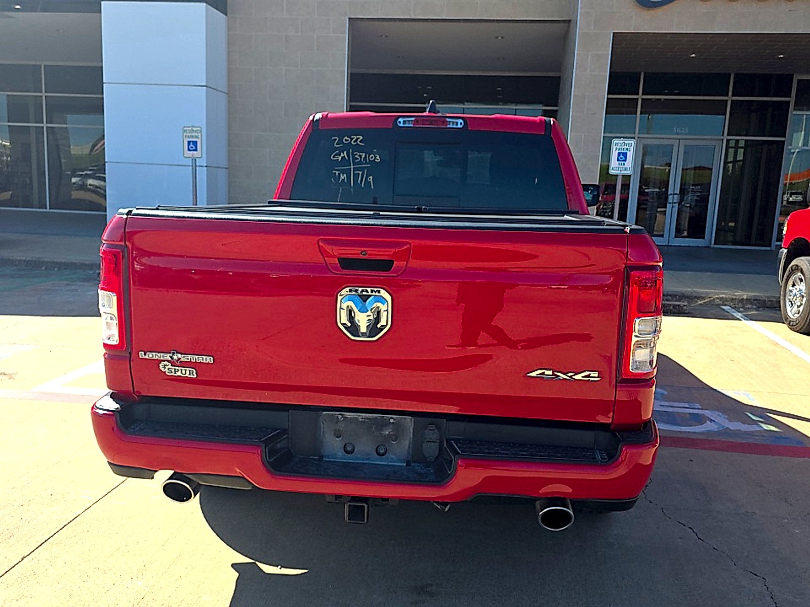 2022 RAM 1500 Lone Star Crew Cab 4x4 5'7" Box