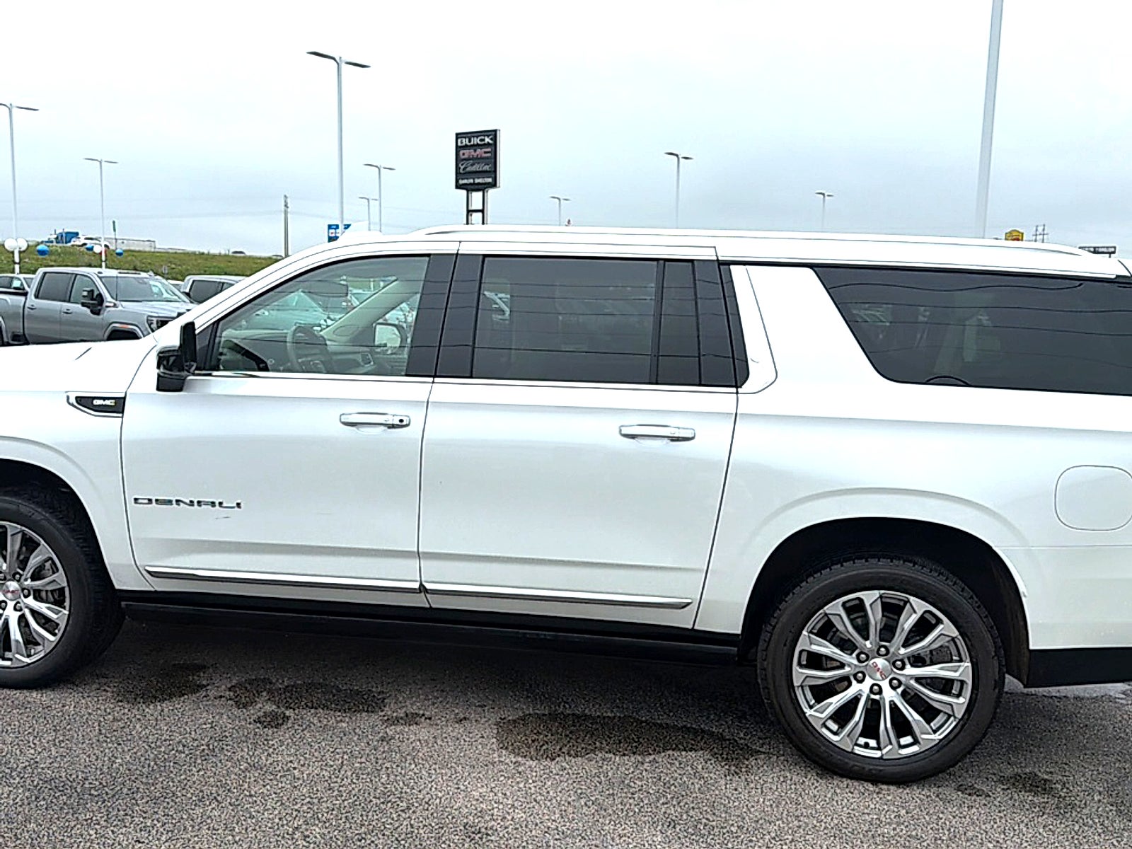 2023 GMC Yukon XL Denali
